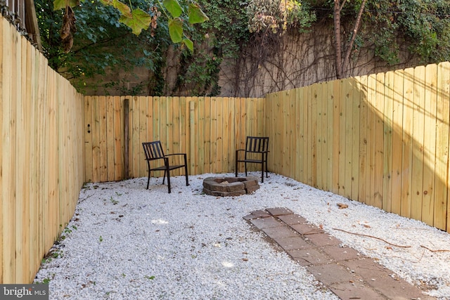 view of patio with an outdoor fire pit