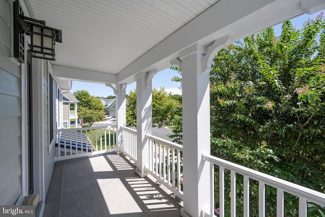 balcony featuring covered porch