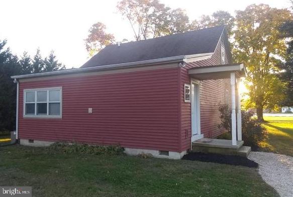 view of side of home featuring a yard