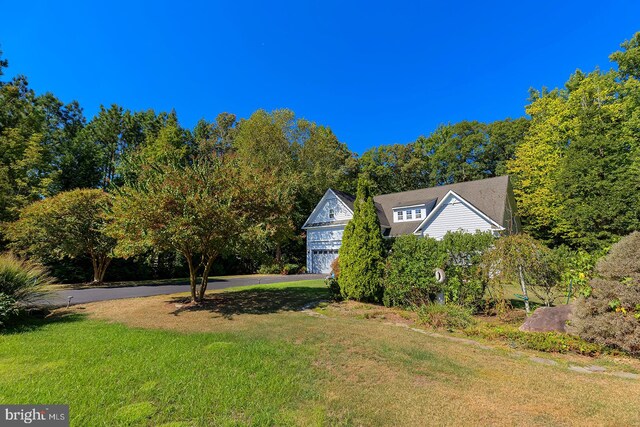 exterior space featuring a front yard