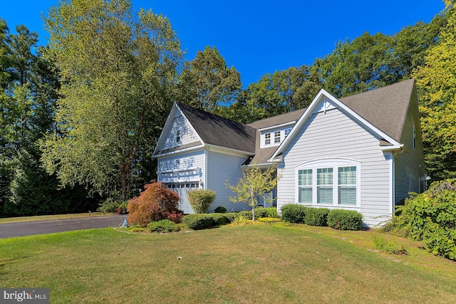 view of front of home with a front lawn