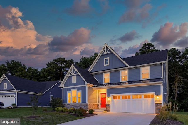 view of front facade featuring a yard and a garage