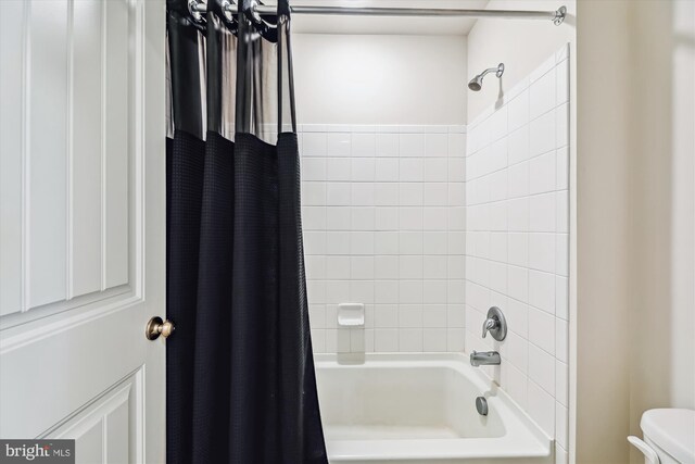 laundry room with laundry area, washing machine and clothes dryer, dark wood finished floors, and baseboards