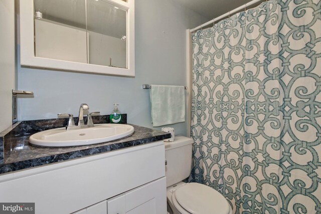 bathroom with vanity, toilet, and a shower with shower curtain