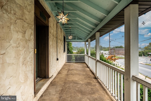 balcony featuring covered porch