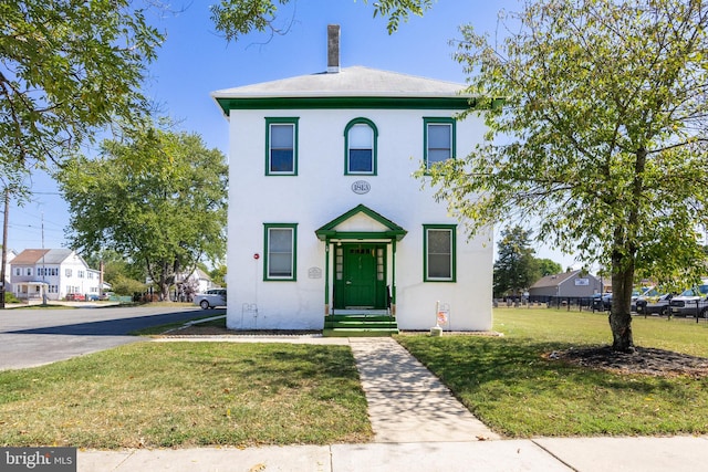 view of front of house with a front yard