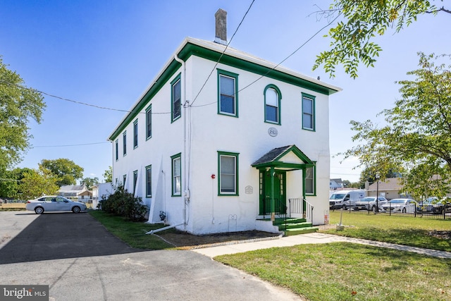 view of front of home with a front lawn