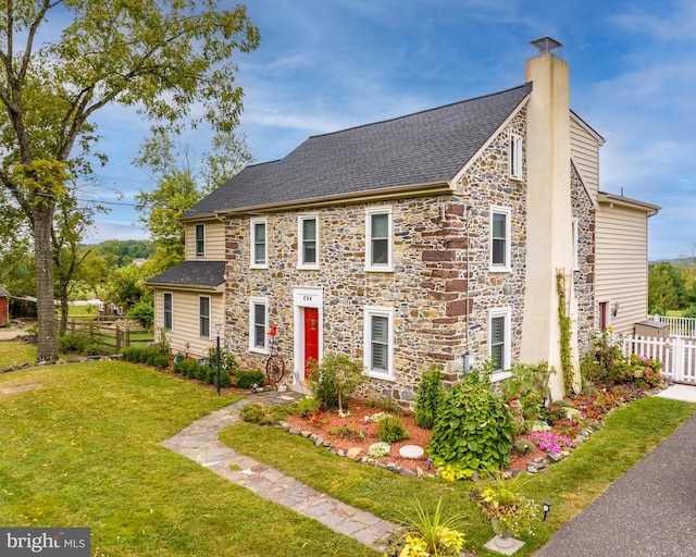 view of front of house with a front yard