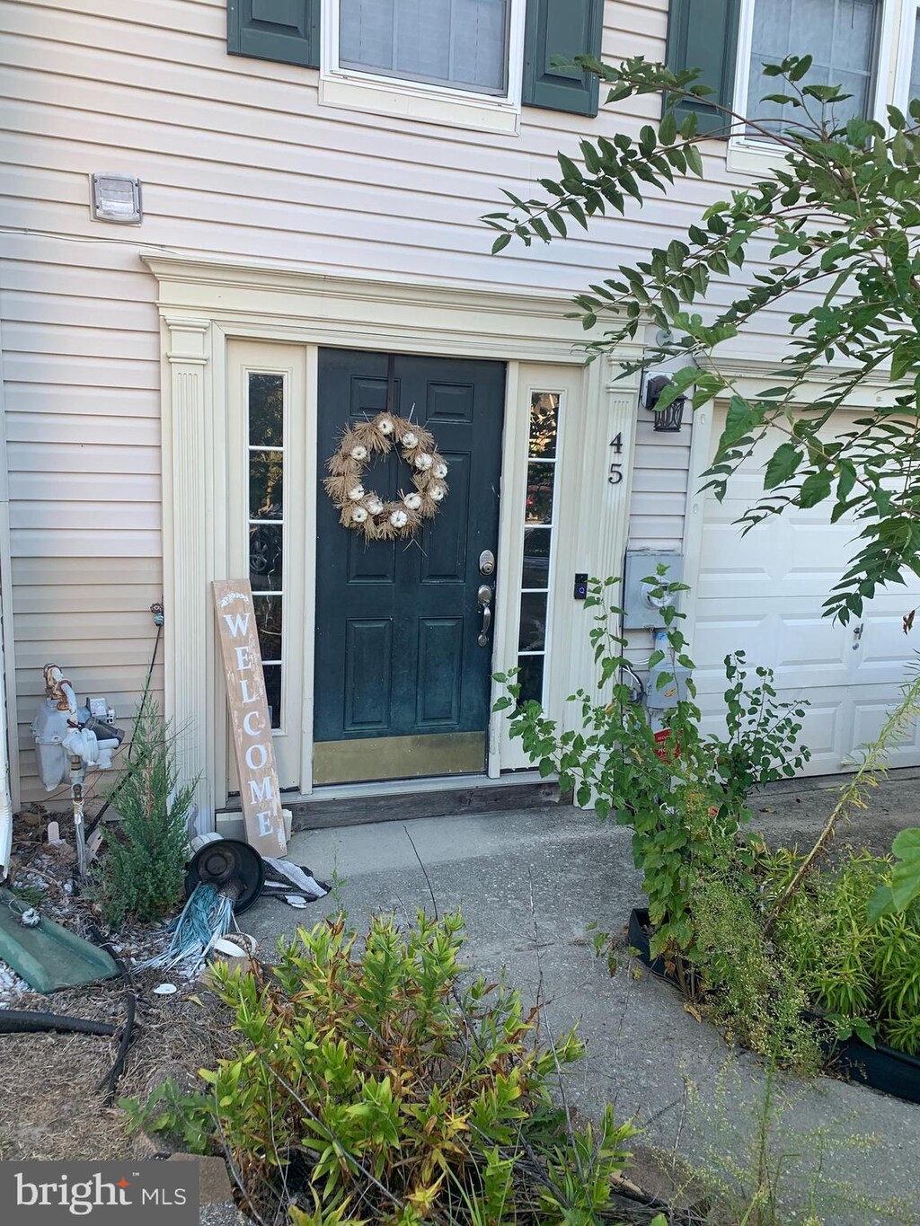 property entrance featuring a garage