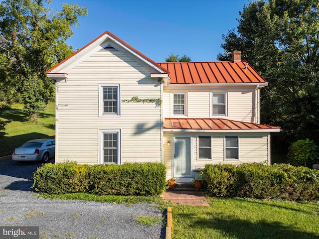 view of front facade with a front yard