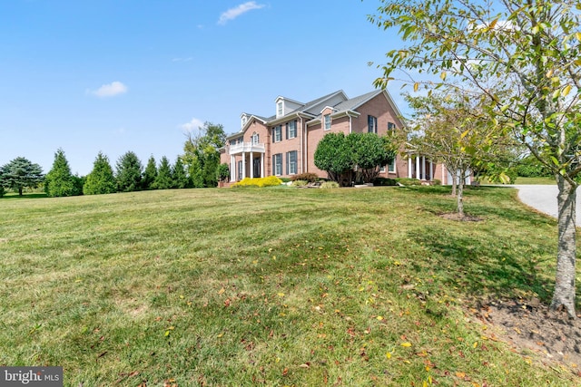 view of front of house featuring a front yard