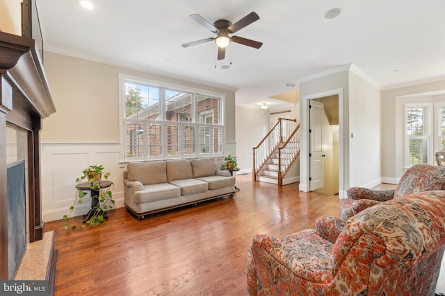 living room featuring a wealth of natural light, crown molding, ceiling fan, and hardwood / wood-style floors