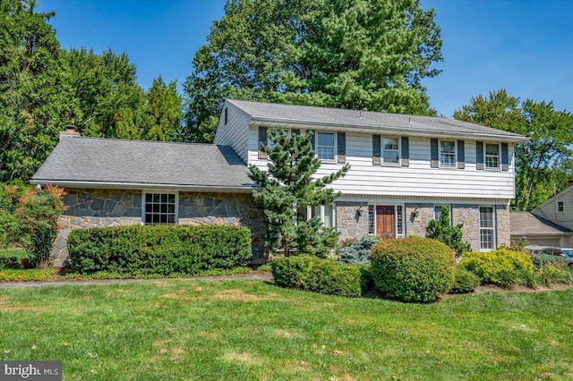 colonial inspired home with a front yard