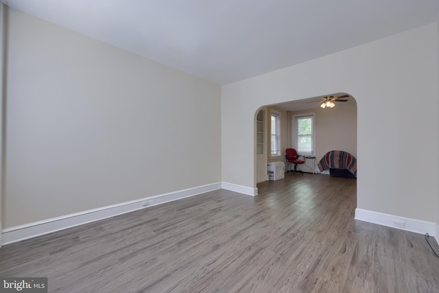 unfurnished room with wood-type flooring and ceiling fan