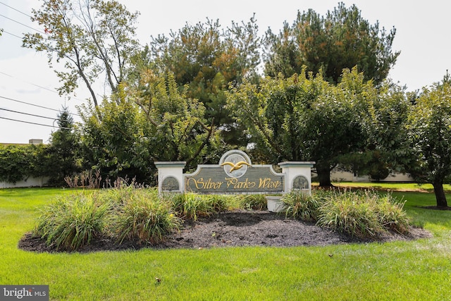 community / neighborhood sign with a lawn