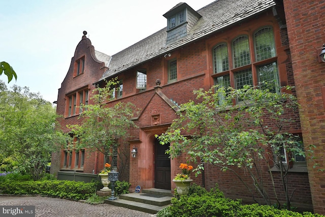 view of building exterior