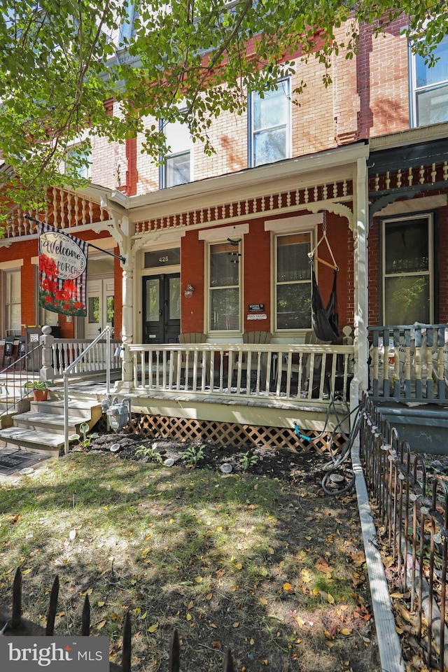 view of front of house featuring a porch