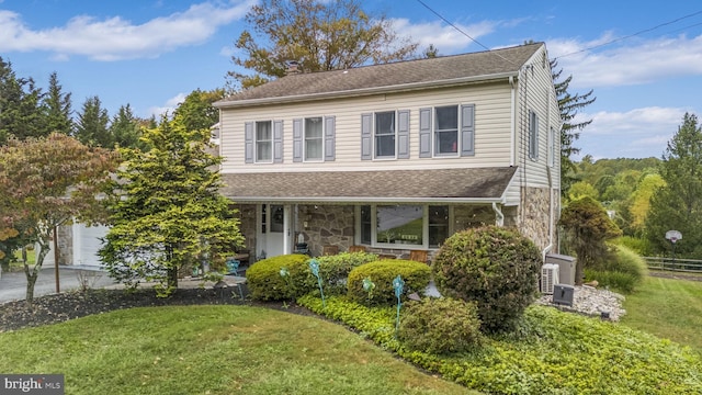 view of front property featuring a garage and a front yard