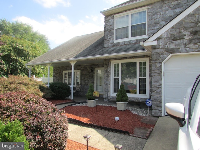 view of front facade featuring a garage