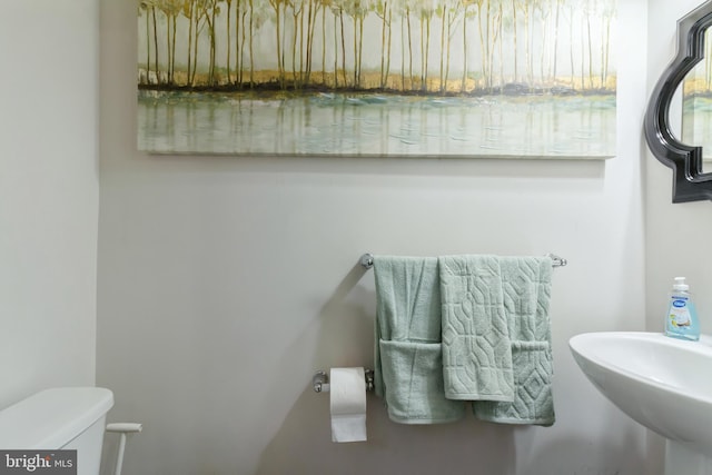 bathroom featuring sink and toilet