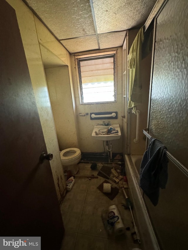 bathroom featuring toilet and shower / washtub combination