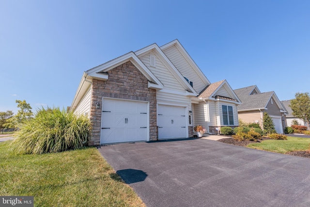 craftsman house featuring a garage and a front lawn