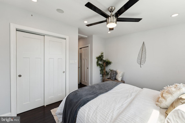 bedroom featuring dark wood-type flooring and ceiling fan