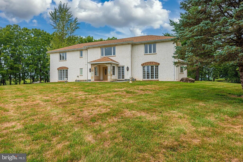 7602 Shady Ln, Boonsboro, MD 21713 - view of front facade featuring stucco siding and a front yard