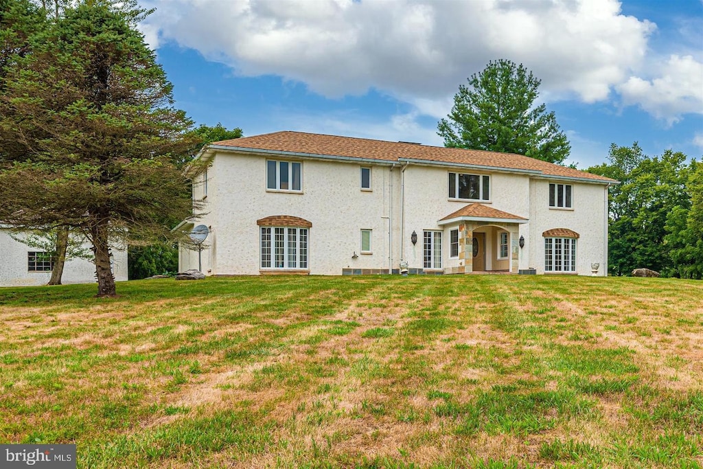 mediterranean / spanish-style house with a front yard