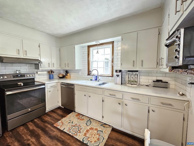 kitchen featuring a textured ceiling, stainless steel appliances, sink, dark wood-type flooring, and white cabinets