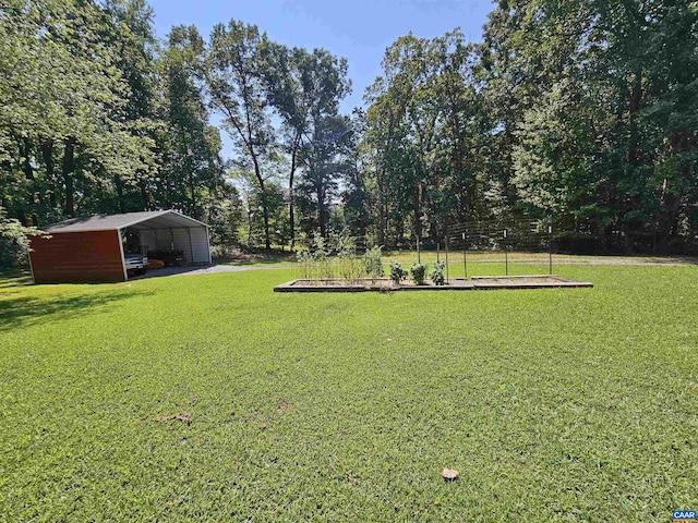 view of yard with a carport