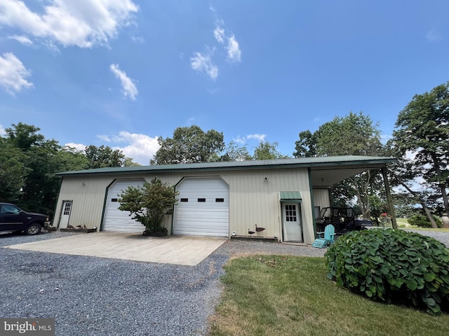 view of front of home with a garage and a front yard