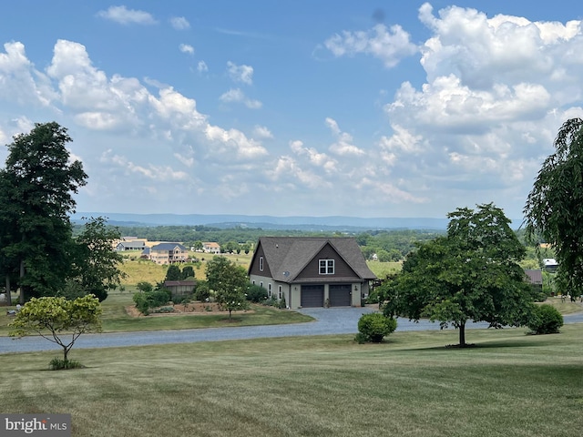 view of front facade featuring a front yard