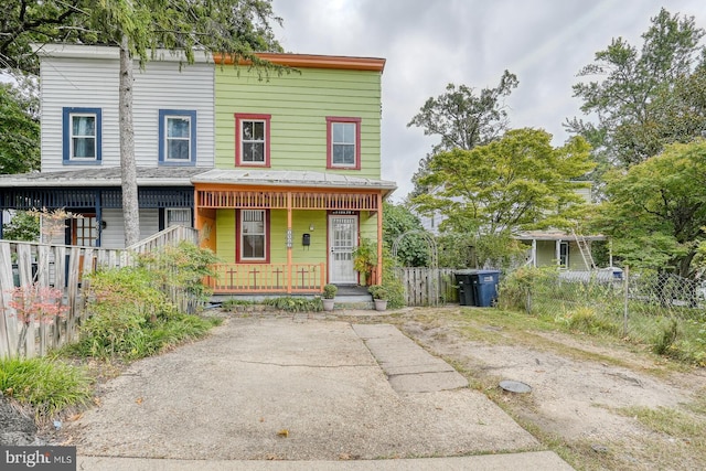 view of front of home with covered porch