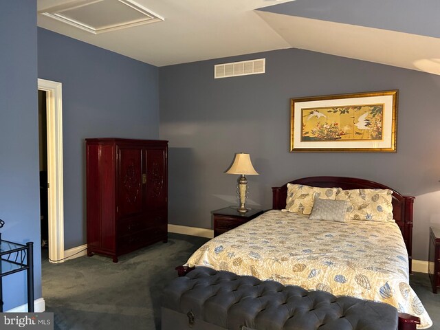 sitting room with carpet and baseboards