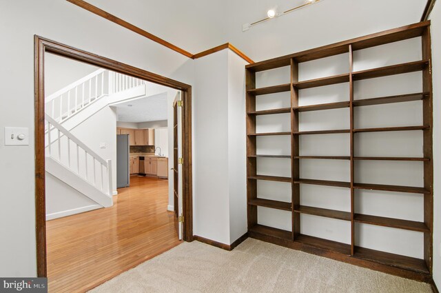 walk in closet featuring sink and light hardwood / wood-style flooring