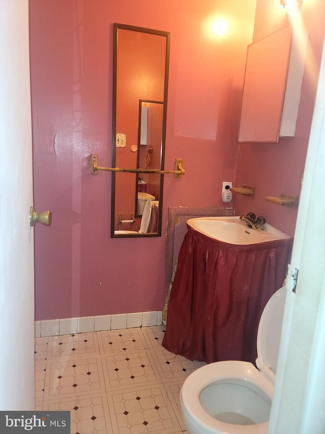 bathroom featuring toilet