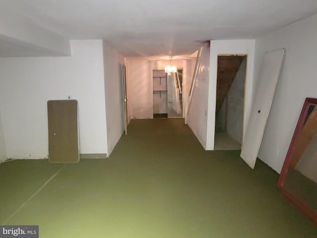 basement featuring an inviting chandelier