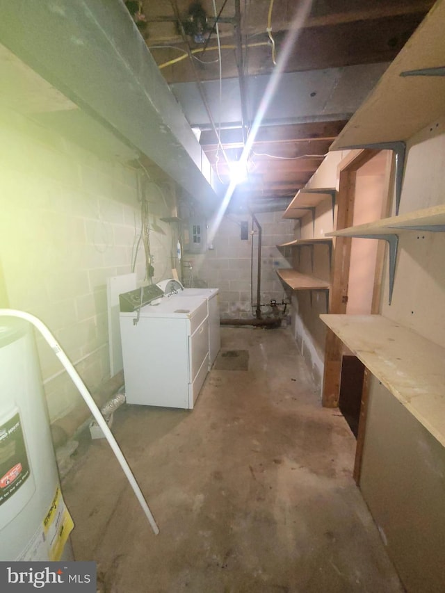 basement with washing machine and dryer and electric water heater