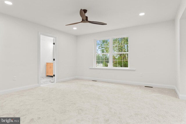 unfurnished room featuring ceiling fan