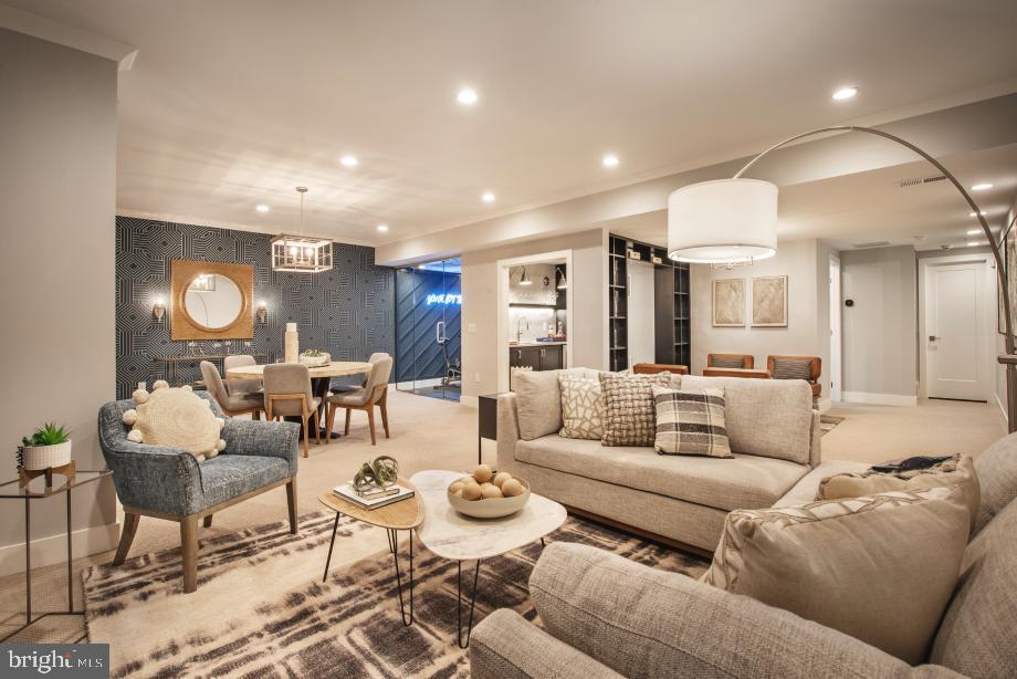 living area with baseboards, wallpapered walls, recessed lighting, an accent wall, and light colored carpet