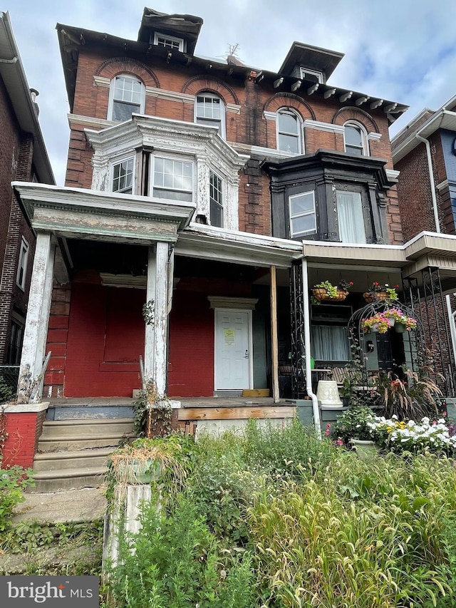 view of front of home featuring covered porch