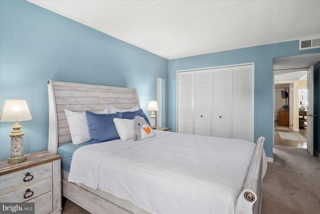 carpeted bedroom featuring a closet