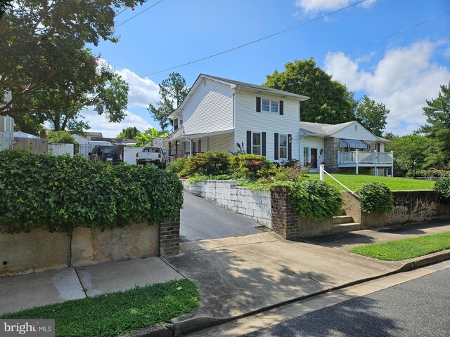 view of front of house featuring covered porch