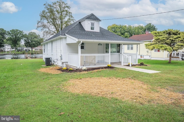 view of front of property featuring a porch and a front yard