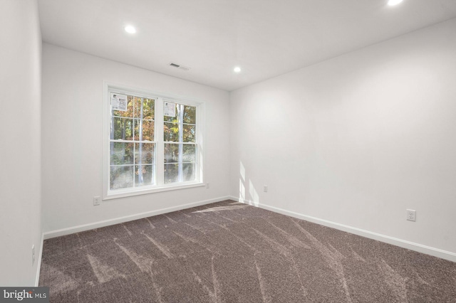 unfurnished room with carpet flooring, recessed lighting, visible vents, and baseboards