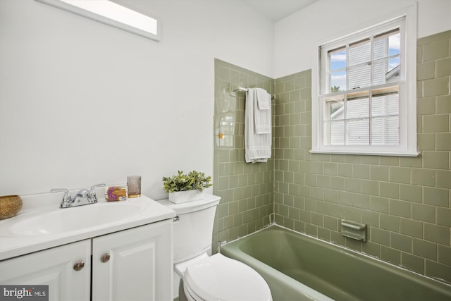 full bathroom featuring vanity, toilet, and tiled shower / bath