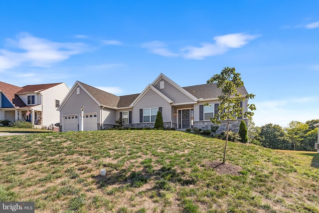 view of front of house featuring a front lawn