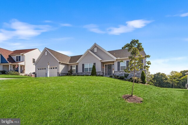 view of front of property with a front yard