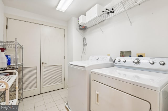 laundry room featuring independent washer and dryer and light tile patterned flooring